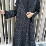 ⁦عباية بليزر مندمجة بدانتيل بقماش فاخر⁩ - الصورة ⁦7⁩