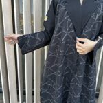 ⁦عباية بليزر مندمجة بدانتيل بقماش فاخر⁩ - الصورة ⁦8⁩