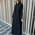 ⁦عباية بليزر مندمجة بدانتيل بقماش فاخر⁩ - الصورة ⁦10⁩