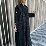 ⁦عباية بليزر مندمجة بدانتيل بقماش فاخر⁩ - الصورة ⁦11⁩