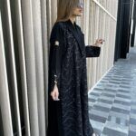 ⁦عباية بليزر مندمجة بدانتيل بقماش فاخر⁩ - الصورة ⁦6⁩