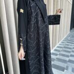 ⁦عباية بليزر مندمجة بدانتيل بقماش فاخر⁩ - الصورة ⁦5⁩