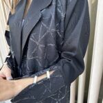 ⁦عباية بليزر مندمجة بدانتيل بقماش فاخر⁩ - الصورة ⁦3⁩