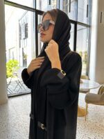 ⁦عبايه بأكمام جلد لون اسود⁩ - الصورة ⁦7⁩