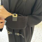 ⁦عبايه بأكمام جلد لون اسود⁩ - الصورة ⁦8⁩