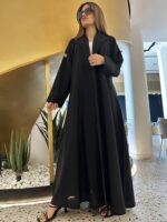 عبايه كلوش مزينه بفصوص على اطراف محدد