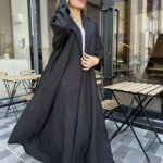 ⁦عبايه كلوش مزينه بفصوص على اطراف محدد⁩ - الصورة ⁦3⁩