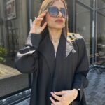 ⁦عبايه كلوش مزينه بفصوص على اطراف محدد⁩ - الصورة ⁦4⁩