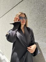 ⁦عبايه بلياقه و قماش مميز بلون الاسود⁩ - الصورة ⁦4⁩