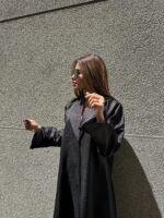 ⁦عبايه بلياقه و قماش مميز بلون الاسود⁩ - الصورة ⁦3⁩