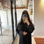 ⁦عبايه شك بخيوط مخفى اسود على اكمام⁩ - الصورة ⁦2⁩