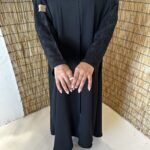 ⁦عبايه شك بخيوط مخفى اسود على اكمام⁩ - الصورة ⁦8⁩