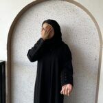 ⁦عبايه بشك زاهية على اكمام بلون اسود⁩ - الصورة ⁦4⁩