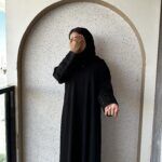 ⁦عبايه بشك زاهية على اكمام بلون اسود⁩ - الصورة ⁦6⁩