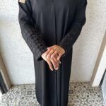⁦عبايه بشك زاهية على اكمام بلون اسود⁩ - الصورة ⁦7⁩