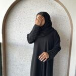 ⁦عبايه بشك زاهية على اكمام بلون اسود⁩ - الصورة ⁦8⁩