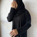 ⁦عبايه بشك زاهية على اكمام بلون اسود⁩ - الصورة ⁦9⁩