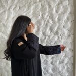 ⁦عبايه بشك زاهية بلون كحلي على اكمام⁩ - الصورة ⁦5⁩