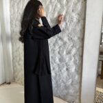 ⁦عبايه بشك زاهية بلون كحلي على اكمام⁩ - الصورة ⁦8⁩