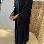 ⁦عبايه مزينه بشك مخفي من اكمام واسفل العبايه⁩ - الصورة ⁦8⁩