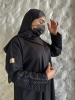 ⁦عبايه بشك سندس مزينه على اكمام بلون الكحلي⁩ - الصورة ⁦2⁩