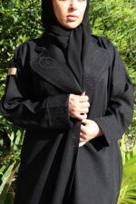 عبايه لياقه مزينة بتطريز مميز