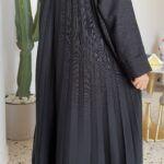 عبايه كلوش بلياقه من امام و مكسره من الخلف مميزه