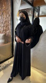 ⁦عبايه بجلد من امام اكمام بلون جملى⁩ - الصورة ⁦3⁩