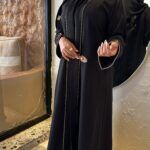 ⁦عبايه بجلد من امام اكمام بلون جملى⁩ - الصورة ⁦4⁩