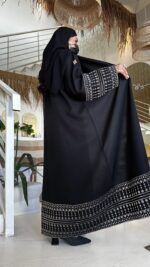 ⁦عبايه مطرزه من اكمام اسفل بلون النحاسي⁩ - الصورة ⁦4⁩