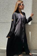 ⁦عبايه كتف منسوجه من امام بقماش جاكار⁩ - الصورة ⁦3⁩