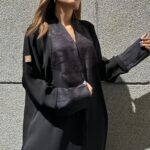 عبايه كتف منسوجه من امام بقماش جاكار