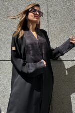 عبايه كتف منسوجه من امام بقماش جاكار