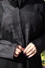 ⁦عبايه كتف منسوجه من امام بقماش جاكار⁩ - الصورة ⁦2⁩