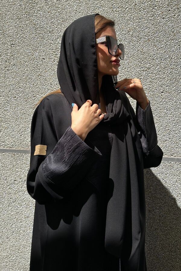 ⁦عبايه كتف منسوجه من امام بقماش جاكار⁩ - الصورة ⁦7⁩