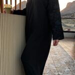 ⁦عبايه كتف مطرزه بالاسود مخفي من اكتاف⁩ - الصورة ⁦3⁩