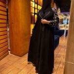 ⁦عبايه بليزر اماراتي مميز و اكمام مطرزه بالابيض⁩ - الصورة ⁦7⁩