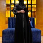 ⁦عبايه بليزر اماراتي مميز و اكمام مطرزه بالابيض⁩ - الصورة ⁦3⁩