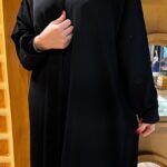 ⁦عبايه بتطريز شك سندس على اكمام و فخمة بلون اسود⁩ - الصورة ⁦2⁩