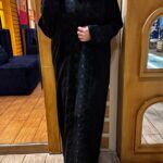 ⁦عبايه كتف مزينة من امام باسلوب مبتكره⁩ - الصورة ⁦5⁩