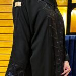 ⁦عبايه كتف مزينة من امام باسلوب مبتكره⁩ - الصورة ⁦6⁩