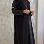 عبايه كريب بأكمام مفصوله بتطريز ترتر مميز