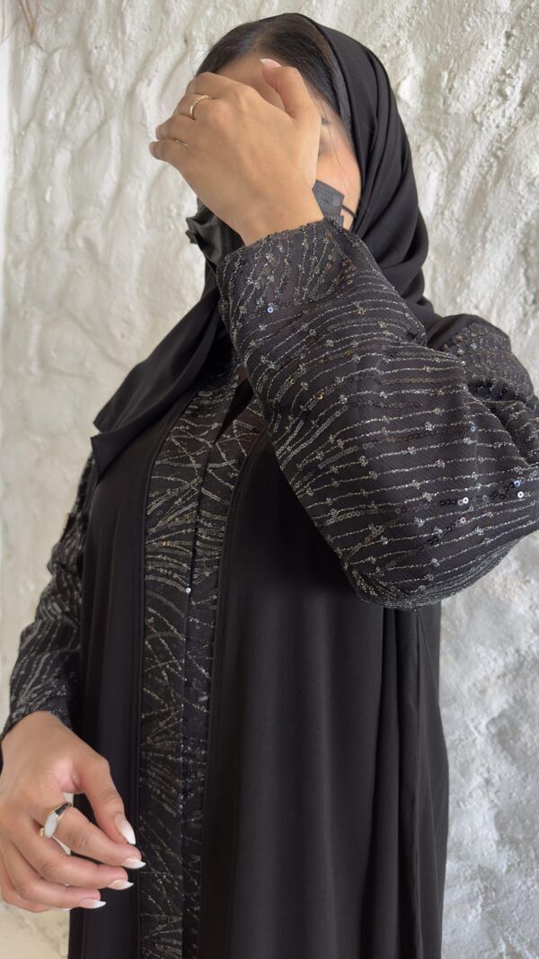 ⁦عبايه كريب بأكمام مفصوله بتطريز ترتر مميز⁩ - الصورة ⁦6⁩