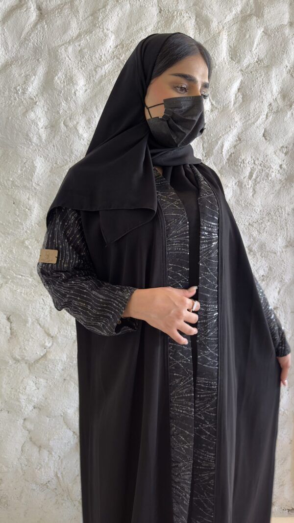 ⁦عبايه كريب بأكمام مفصوله بتطريز ترتر مميز⁩ - الصورة ⁦7⁩