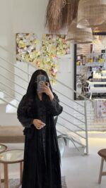 ⁦عبايه كريب بأكمام مفصوله بتطريز ترتر مميز⁩ - الصورة ⁦8⁩