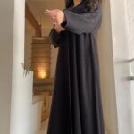 ⁦عبايه بليزر كلوش بتطريز شك اسود على اكتاف⁩ - الصورة ⁦9⁩