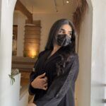 ⁦عبايه بليزر كلوش بتطريز شك اسود على اكتاف⁩ - الصورة ⁦10⁩