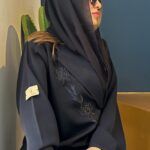 عبايه بليزر كلوش مزينه بشك اسود