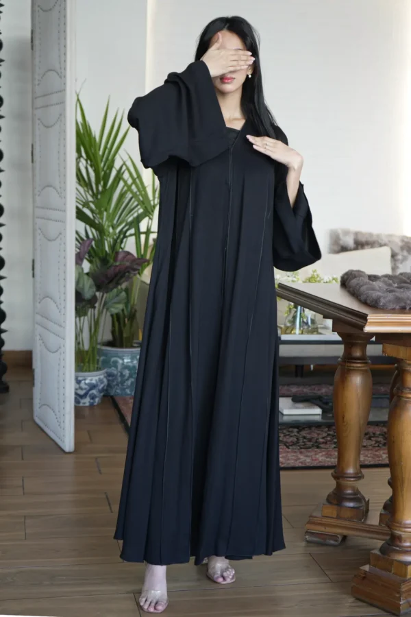 ⁦عبايه كلوش بقيطان و كسر بشكل مميز فى العبايه⁩ - الصورة ⁦6⁩