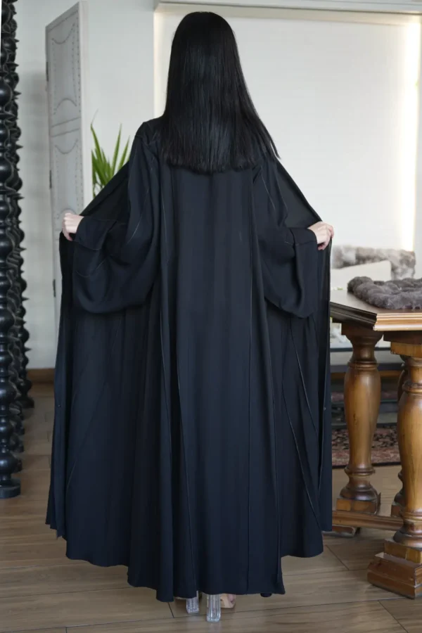 ⁦عبايه كلوش بقيطان و كسر بشكل مميز فى العبايه⁩ - الصورة ⁦7⁩